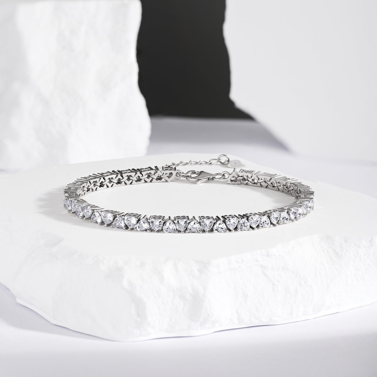 [Oramore Jewelry]Dazzling Romantic Heart Shape Lover Bracelet