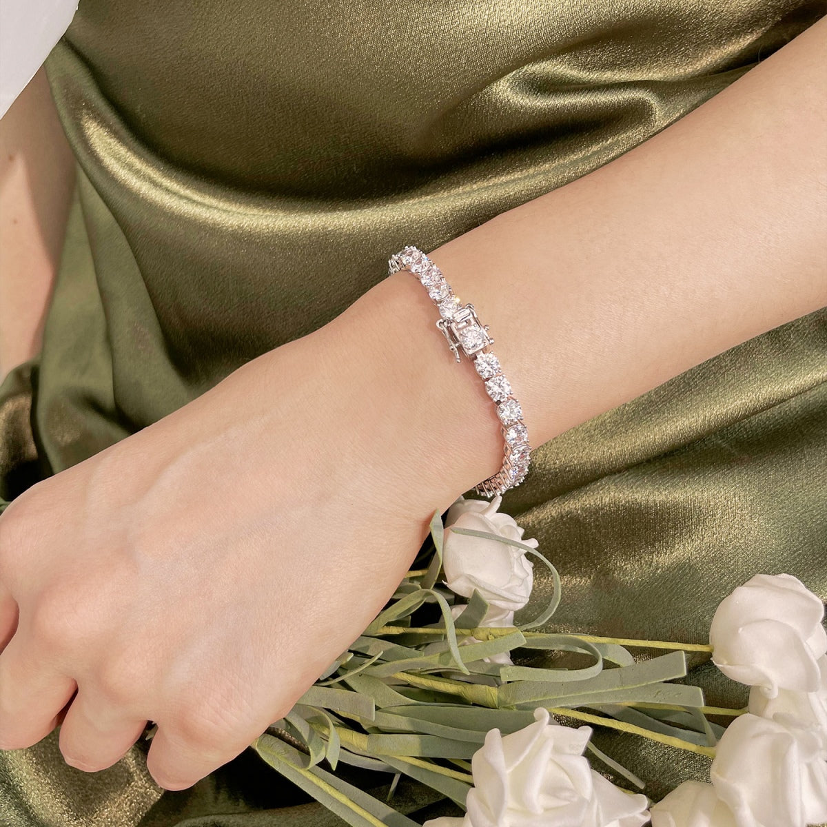 [Oramore Jewelry]Ornate Sparkling Round Cut Wedding Bracelet