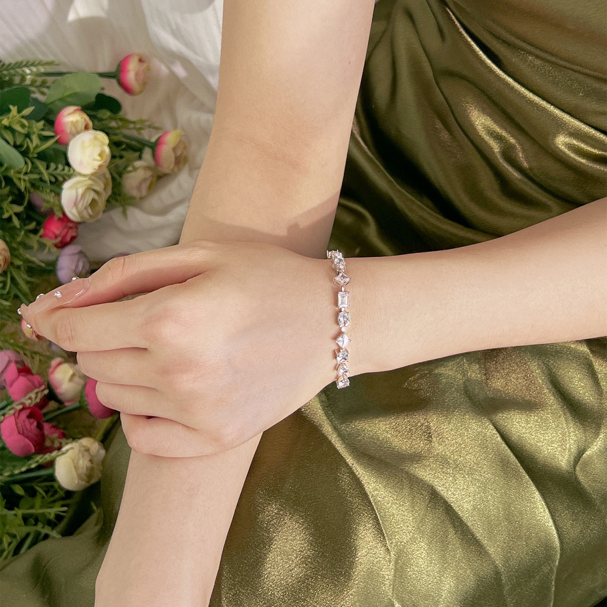 [Oramore Jewelry]Unique Exquisite Multi Cut Daily Bracelet