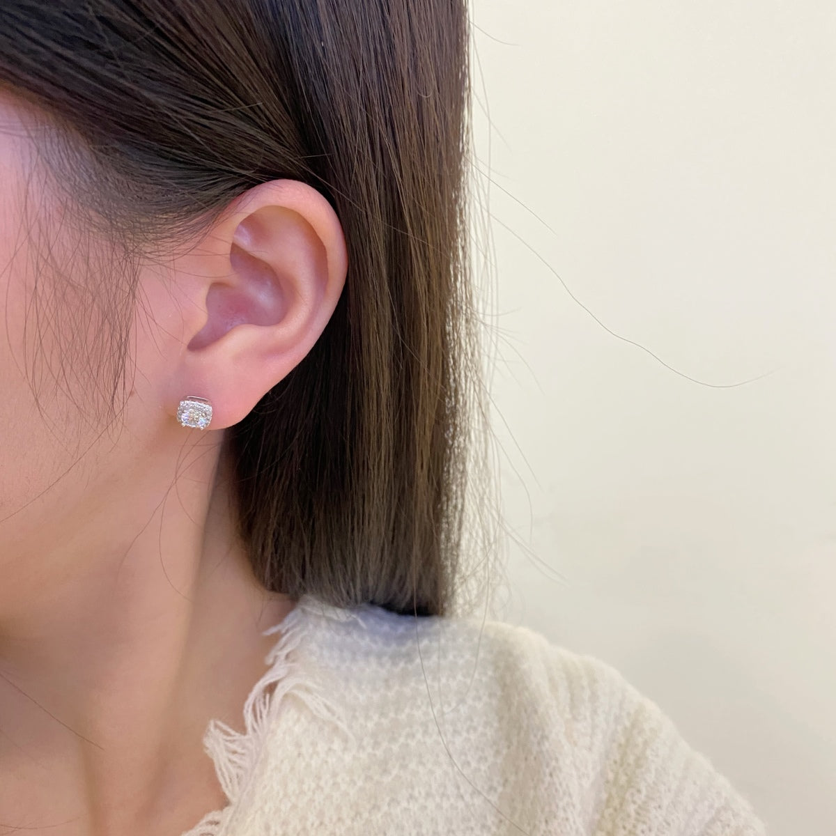 [Oramore Jewelry]Classic Round Center Stone Stud Earrings