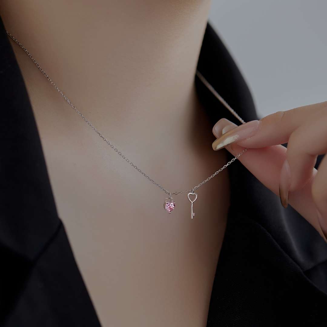 [Oramore Jewelry]Unique Heart Shape Key Pendent Necklace