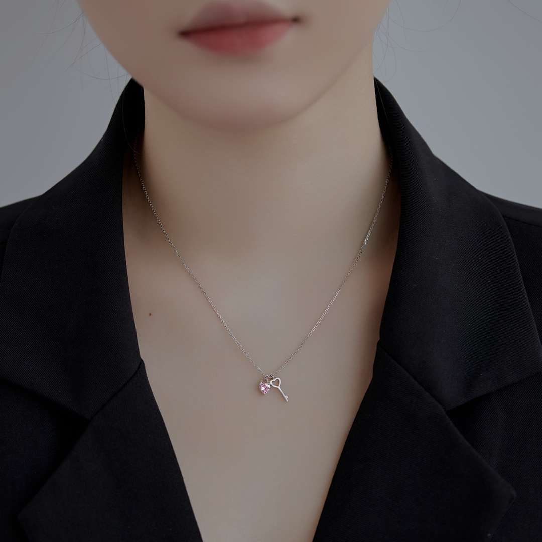 [Oramore Jewelry]Unique Heart Shape Key Pendent Necklace
