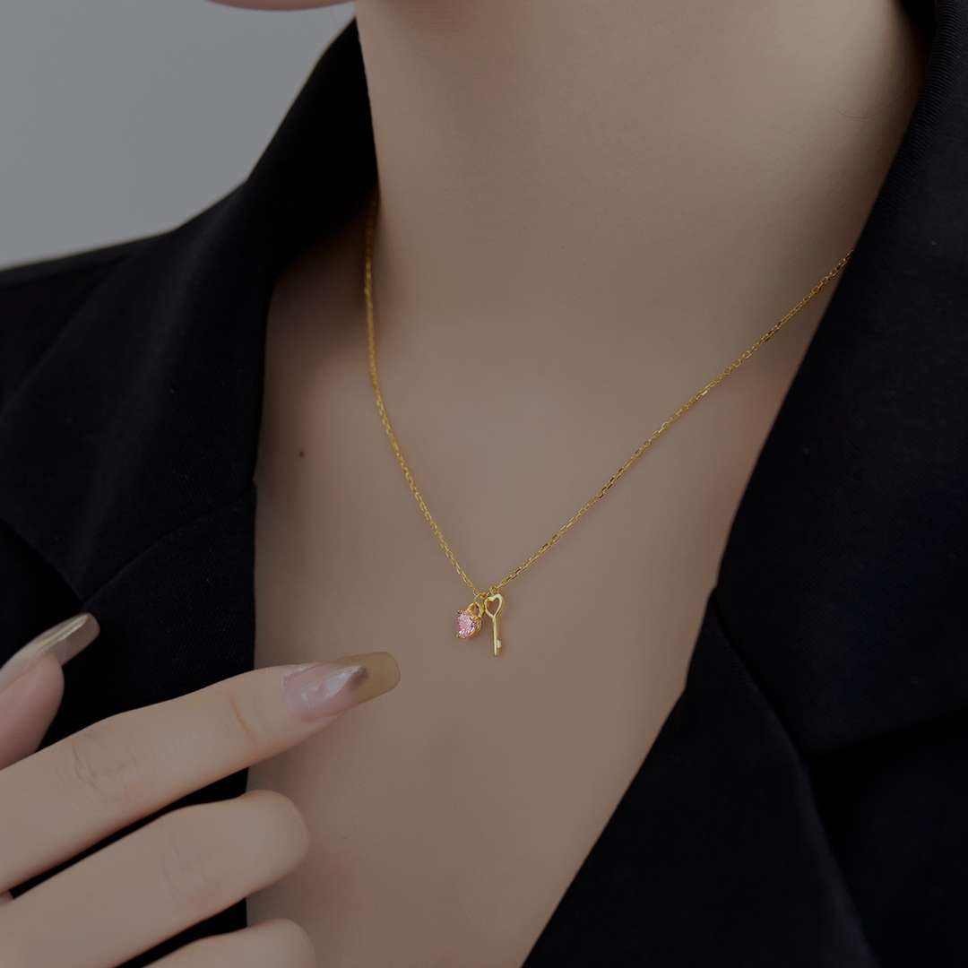 [Oramore Jewelry]Unique Heart Shape Key Pendent Necklace