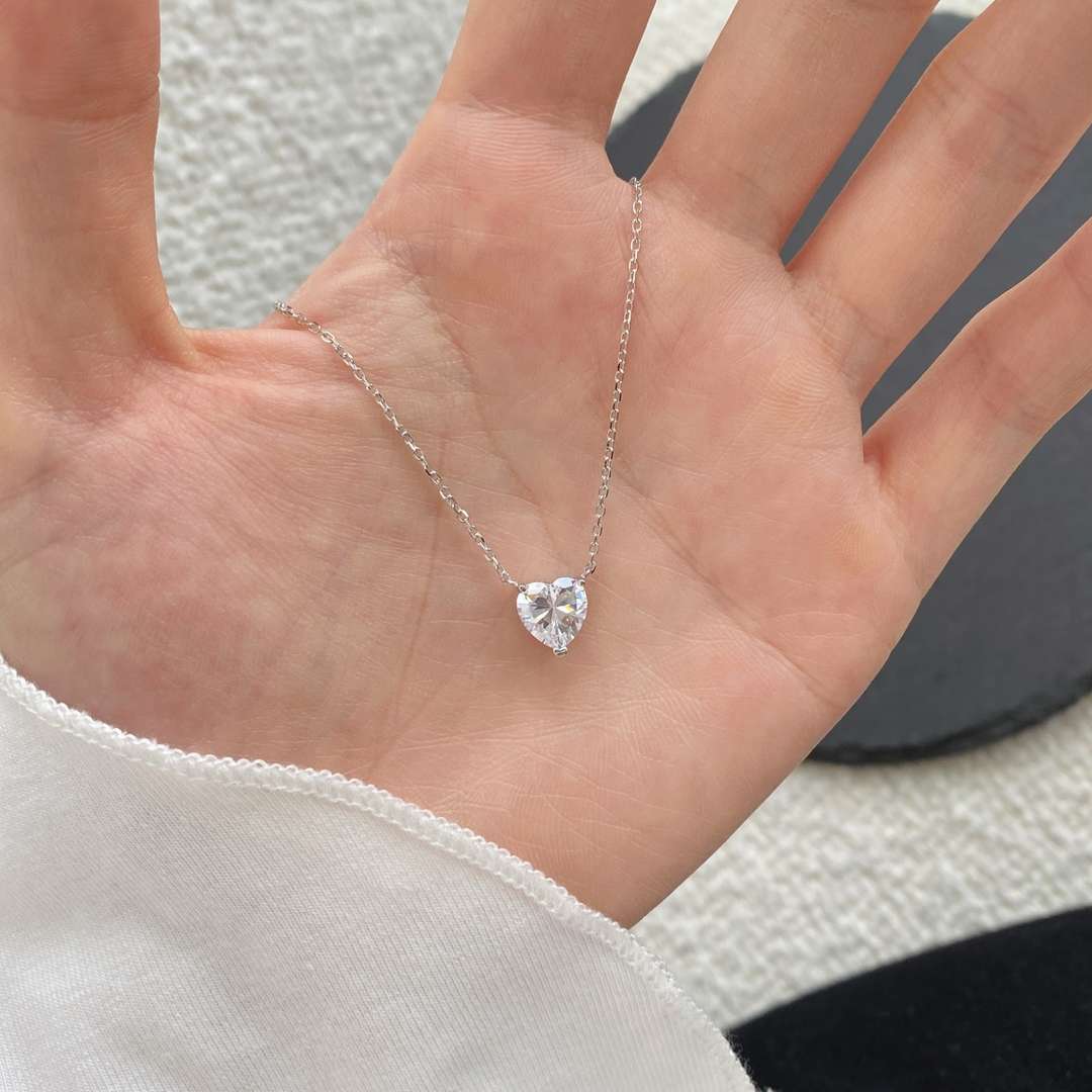 [Oramore Jewelry]Heart Shape Main Stone Pendant Collarbone Necklace