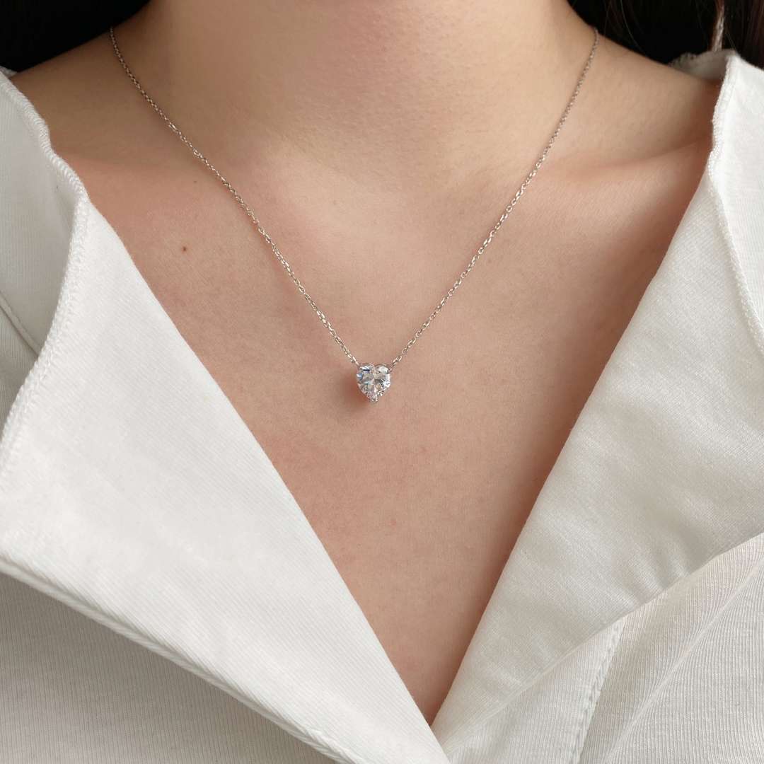 [Oramore Jewelry]Heart Shape Main Stone Pendant Collarbone Necklace