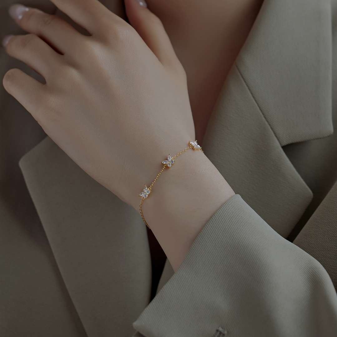 [Oramore Jewelry]Radiant Butterfly Shape Necklace