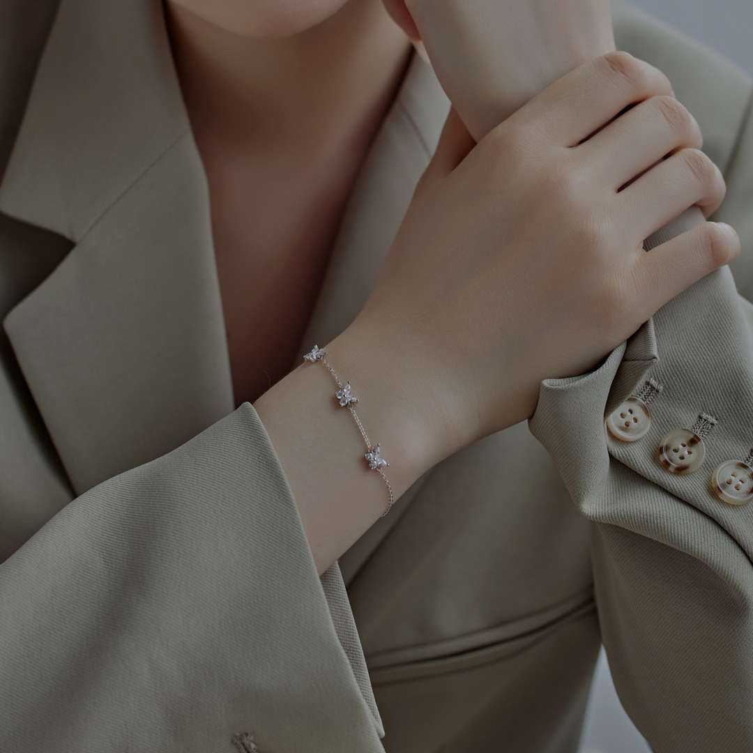 [Oramore Jewelry]Radiant Butterfly Shape Necklace