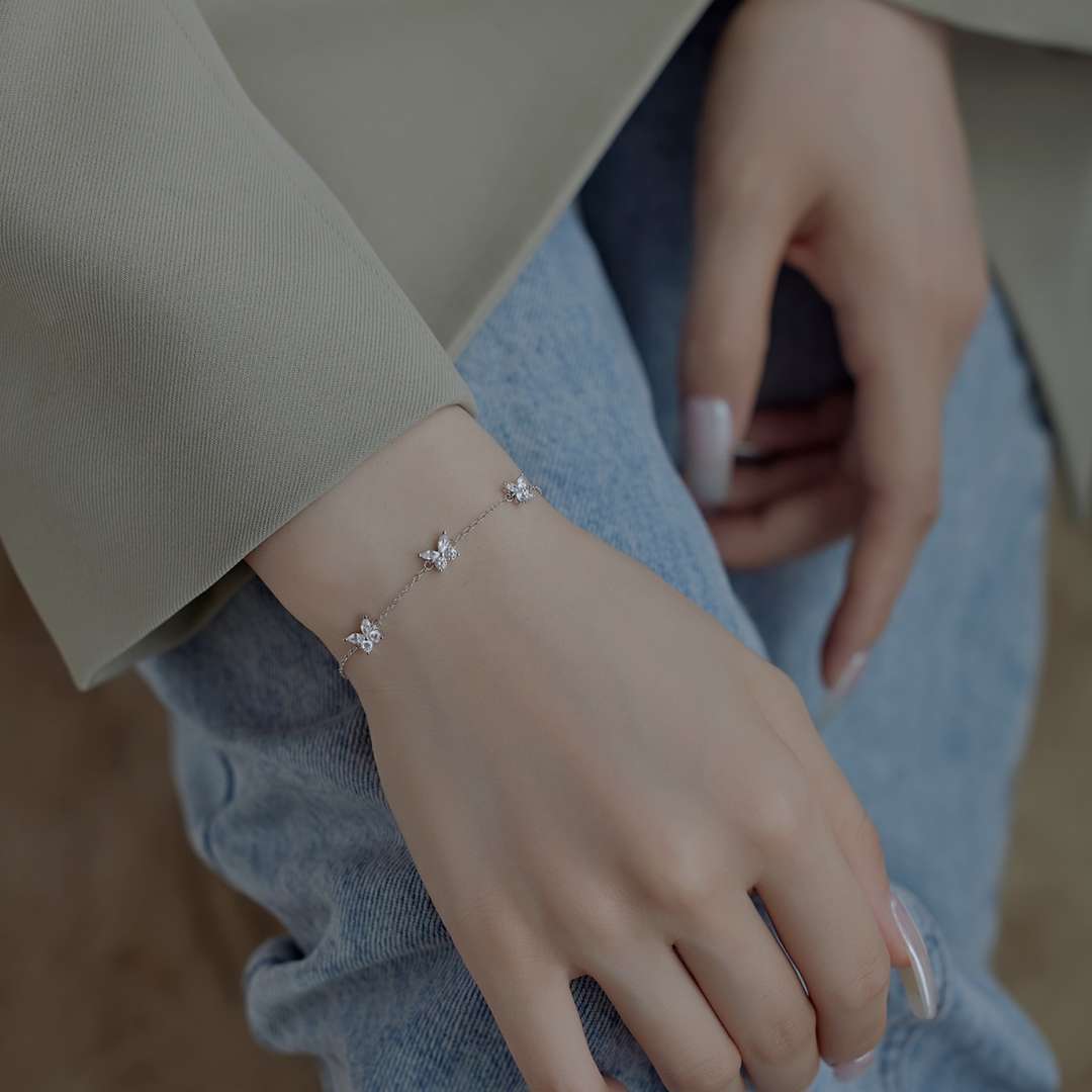 [Oramore Jewelry]Radiant Butterfly Shape Necklace
