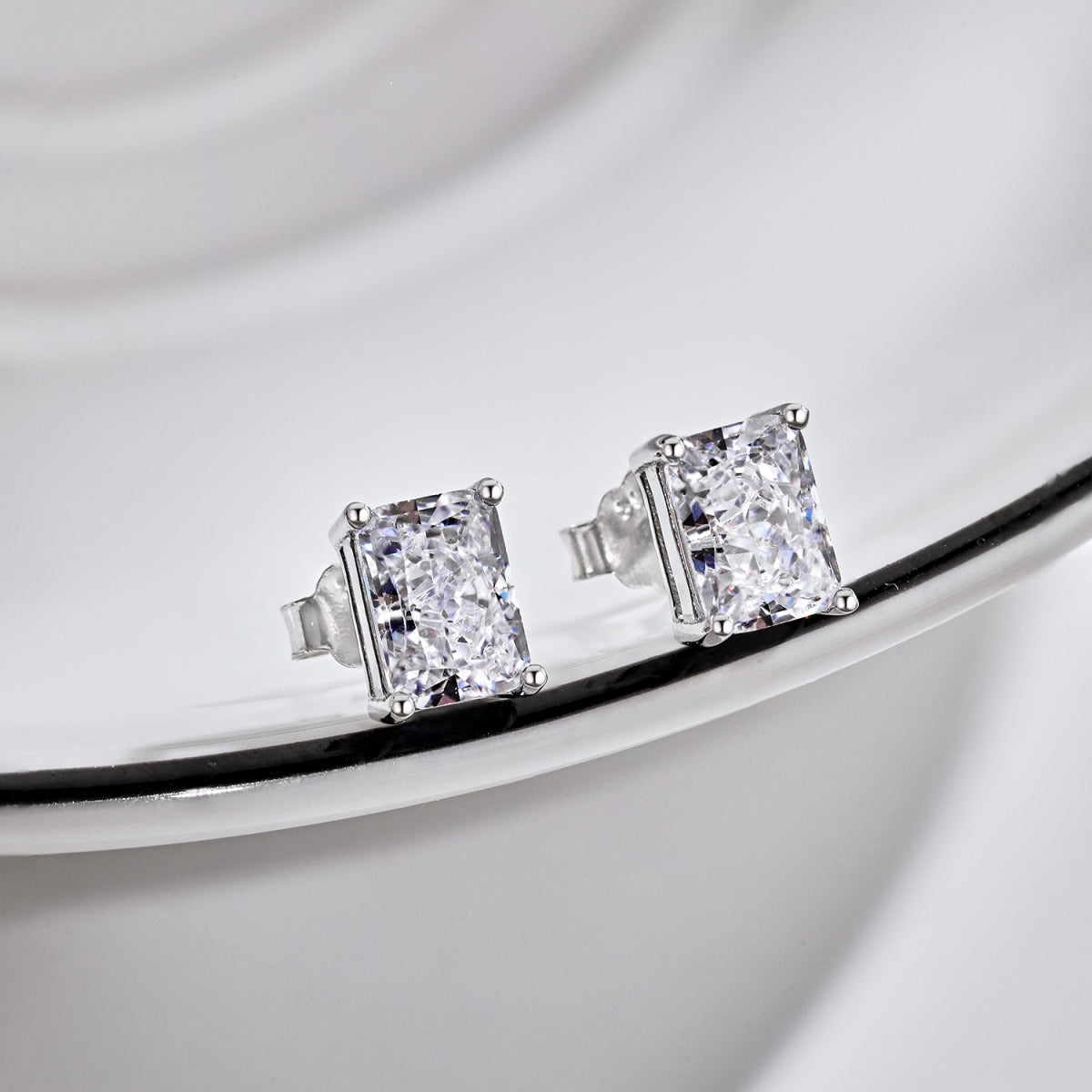 [Oramore Jewelry]Radiant Luxurious Princess Cut Daily Earrings