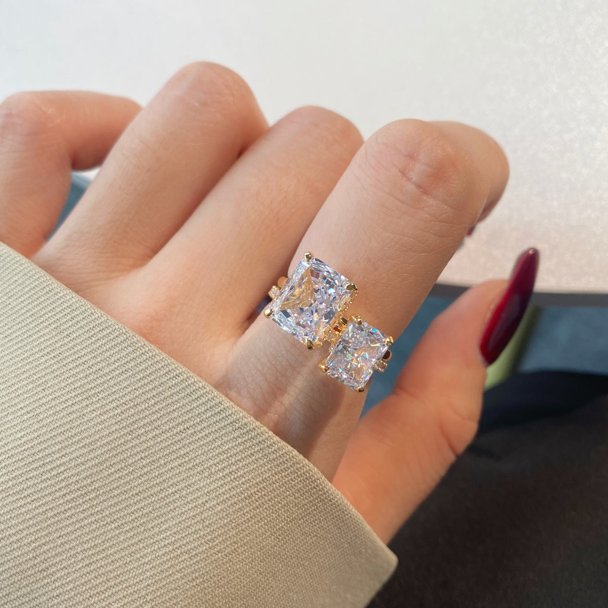 [Oramore Jewelry]4.0 Carat Ornate Enchanting Radiand Cut Banquet Ring