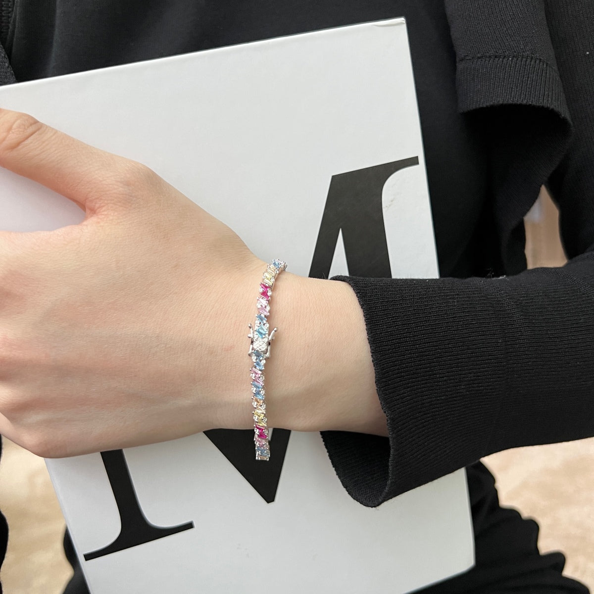 [Oramore Jewelry]Ornate Sparkling Multi Cut Party Bracelet