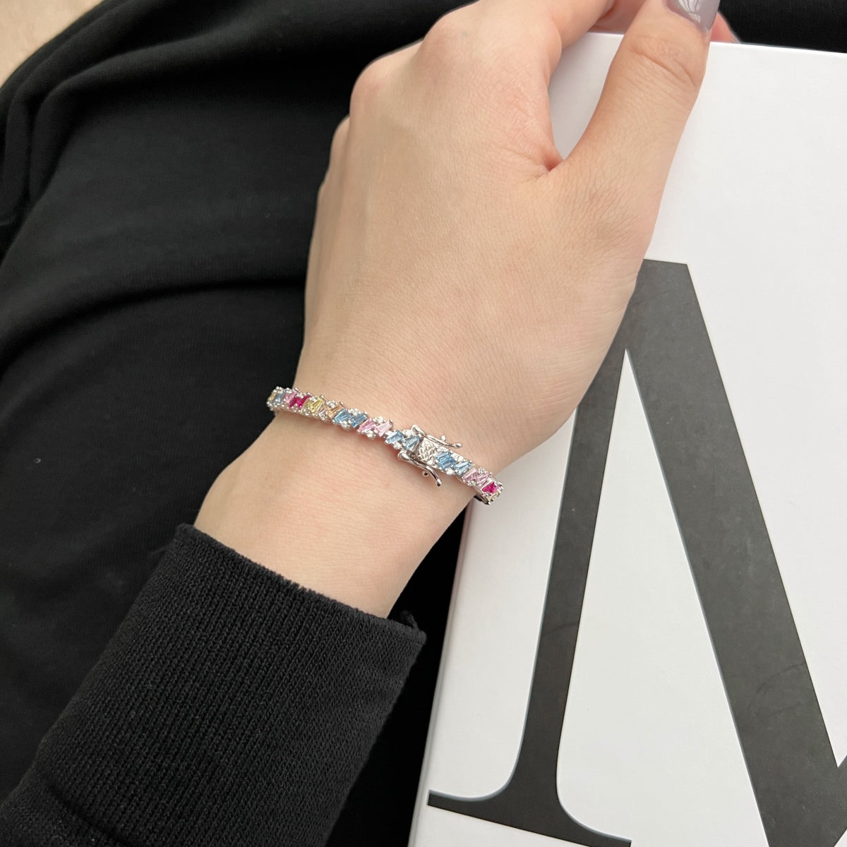 [Oramore Jewelry]Ornate Sparkling Multi Cut Party Bracelet