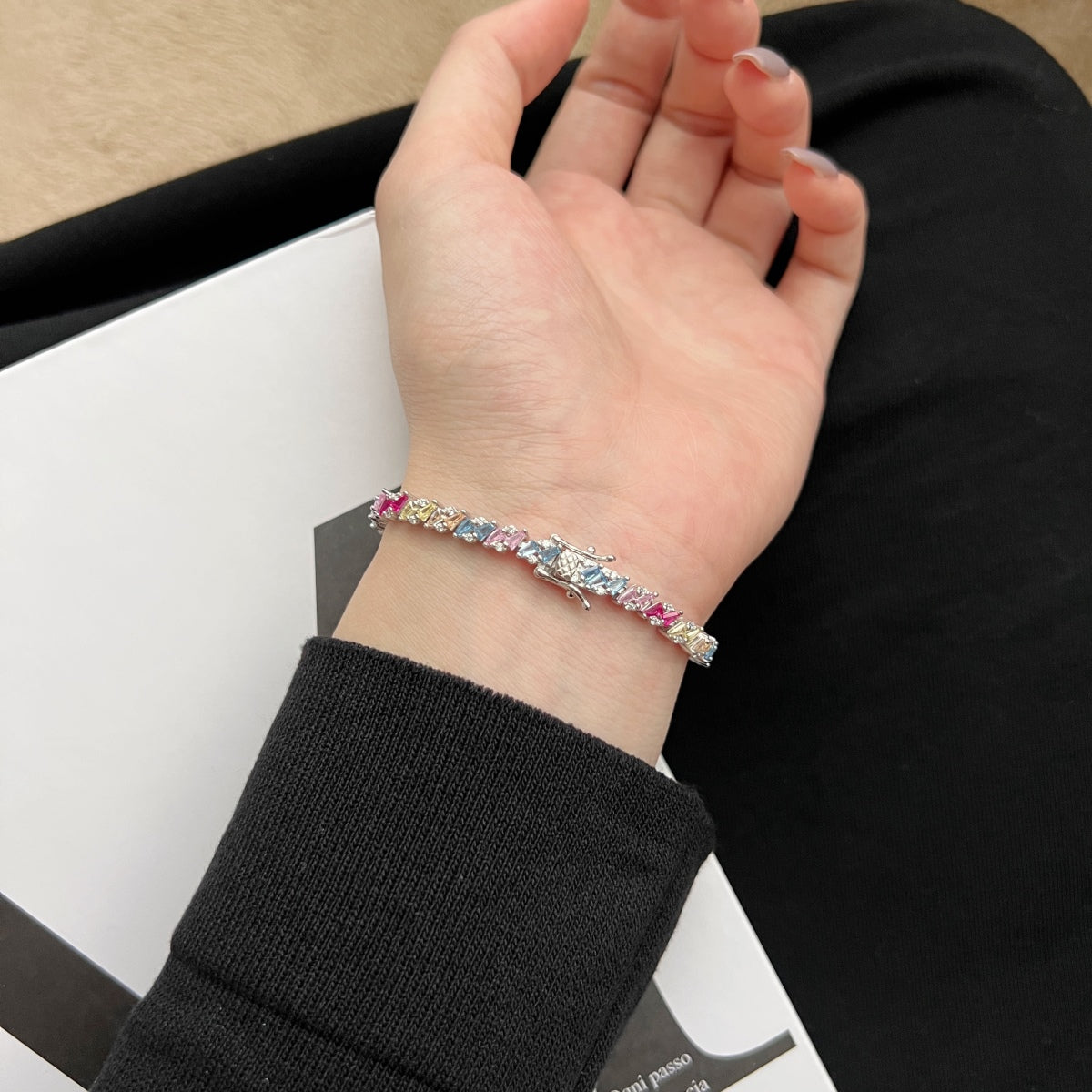 [Oramore Jewelry]Ornate Sparkling Multi Cut Party Bracelet