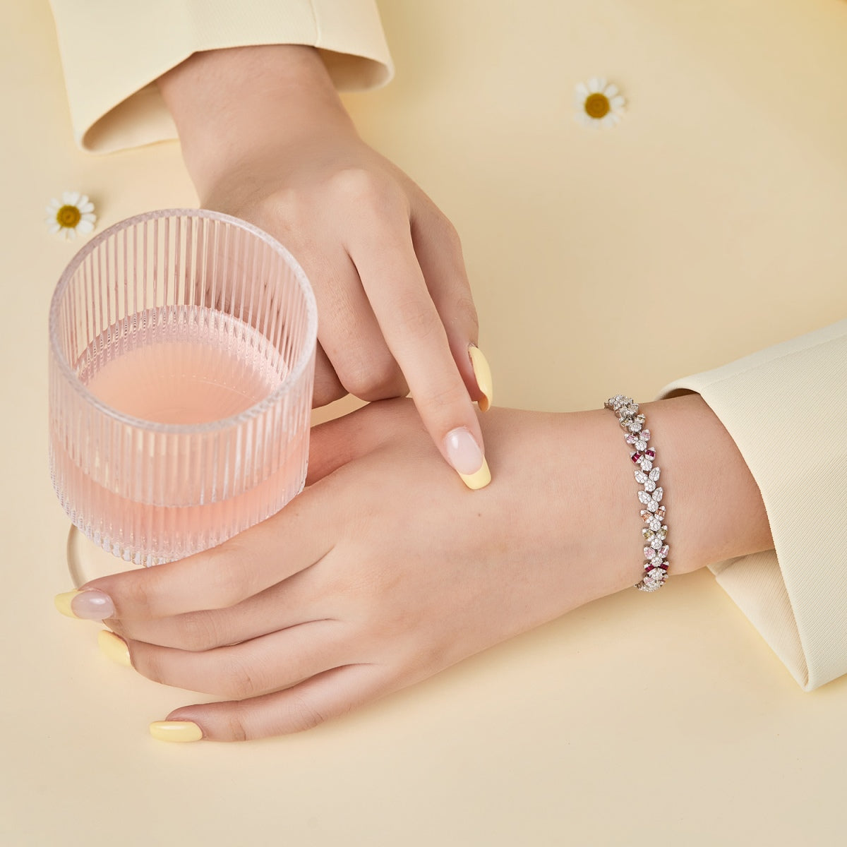 [Oramore Jewelry]Dainty Exquisite Flower Shape Daily Bracelet