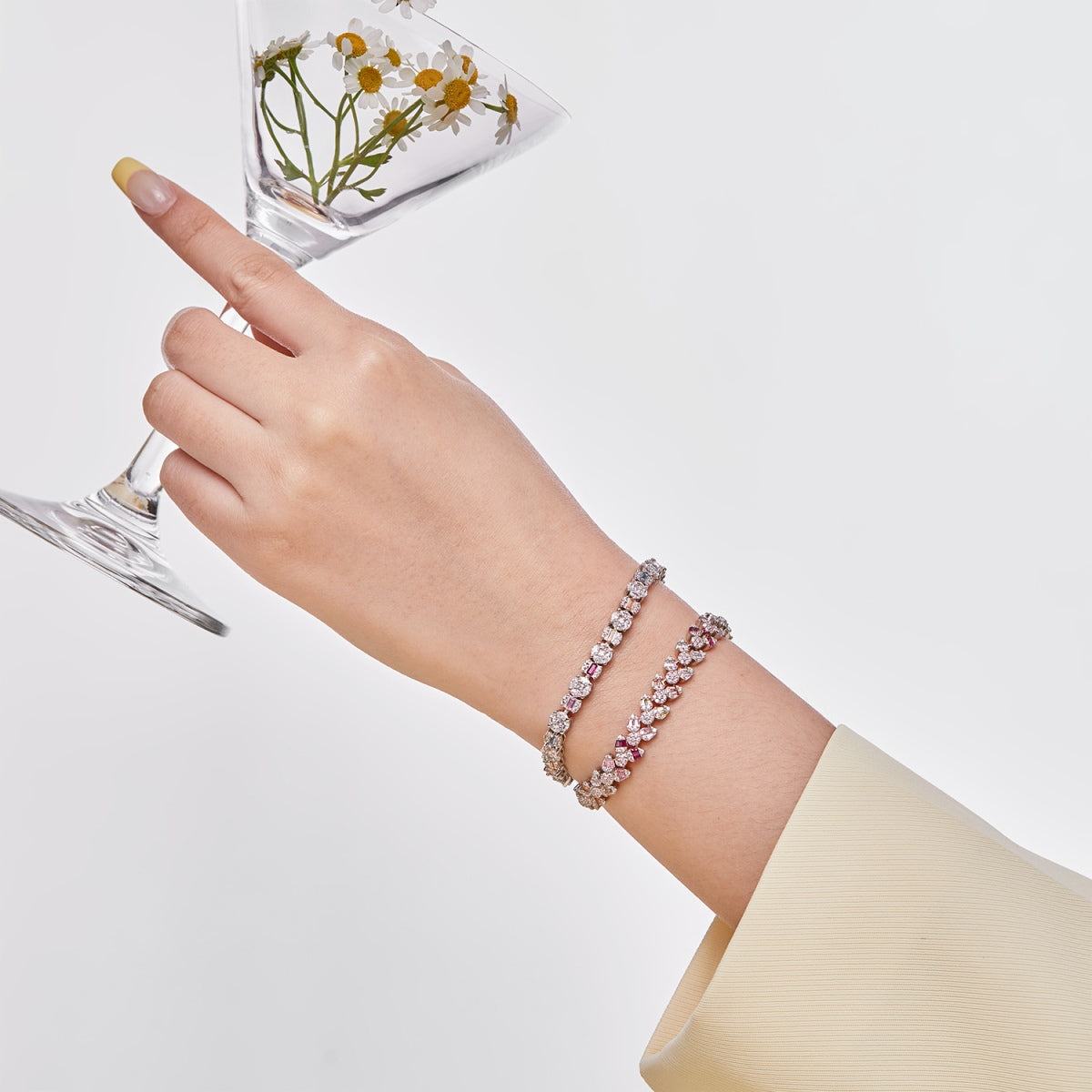 [Oramore Jewelry]Dainty Exquisite Flower Shape Daily Bracelet