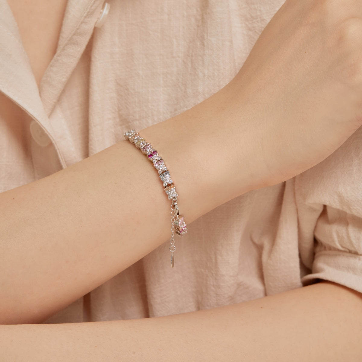 [Oramore Jewelry]Unique Colorful Flower Shape Daily Bracelet