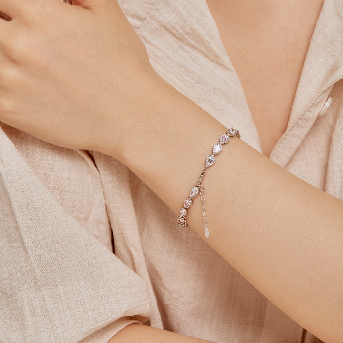 [Oramore Jewelry]0.25 Carat Radiant Water Drop Shape Daily Bracelet