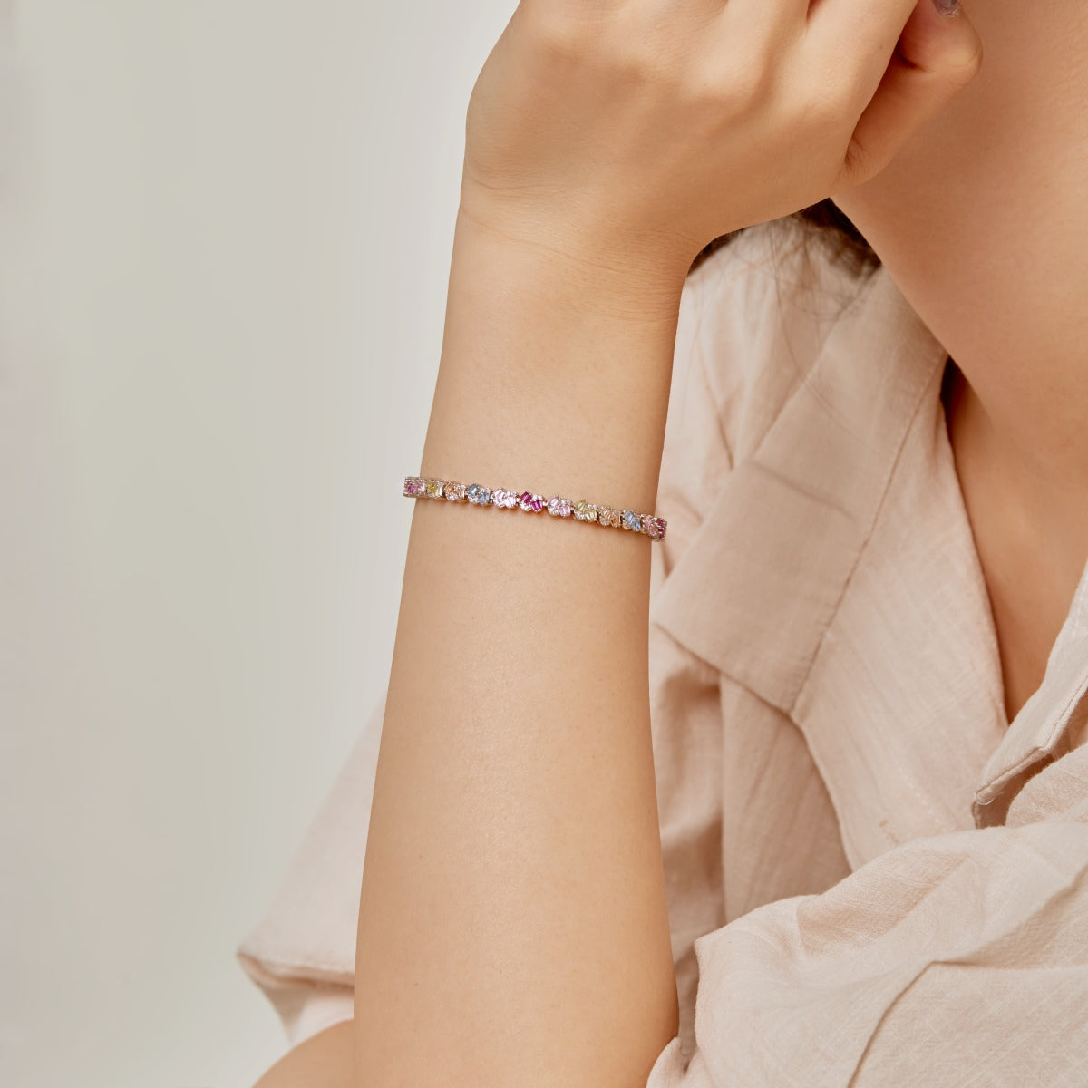 [Oramore Jewelry]Ornate Colorful Flower Shape Party Bracelet