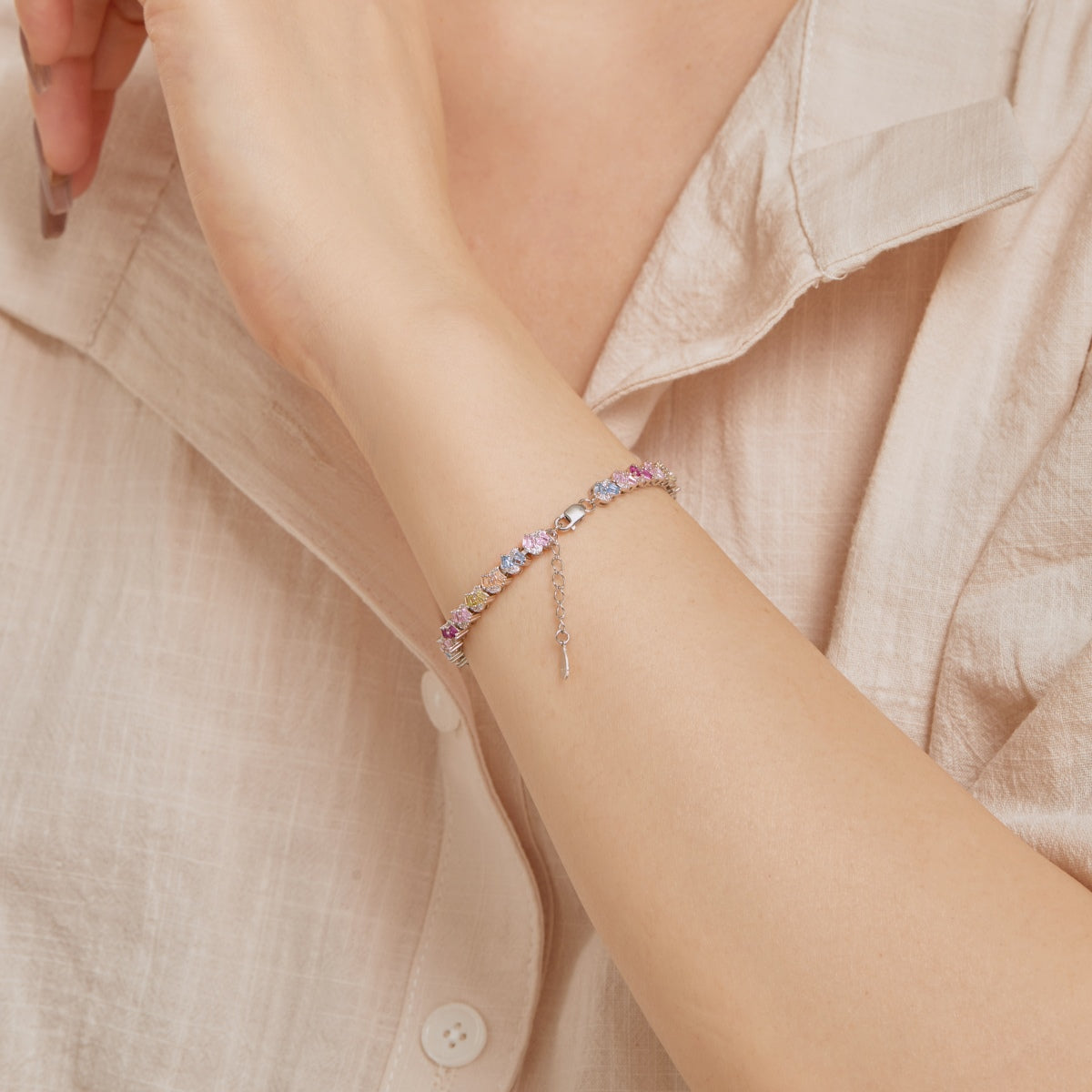 [Oramore Jewelry]Ornate Colorful Flower Shape Party Bracelet