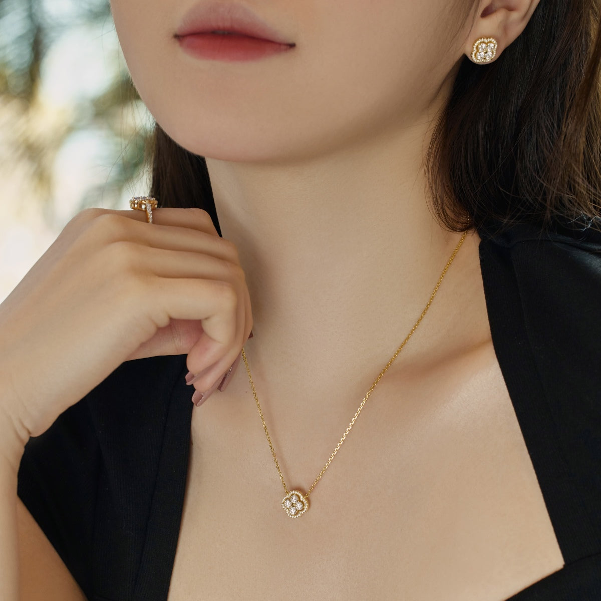 [Oramore Jewelry]Exquisite Necklace With Four-Leaf Clover Flower Design