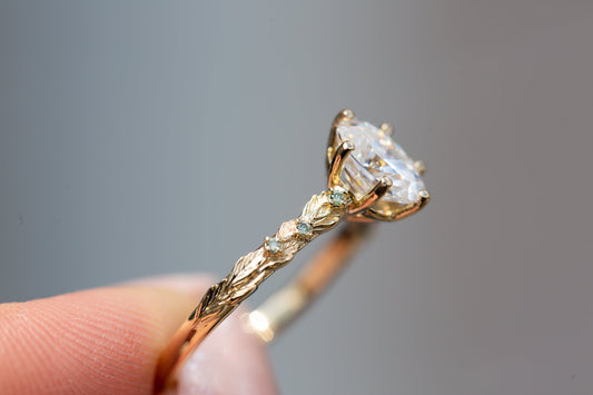 [Oramore Jewelry]Rowan setting with oval moissanite and mint diamonds