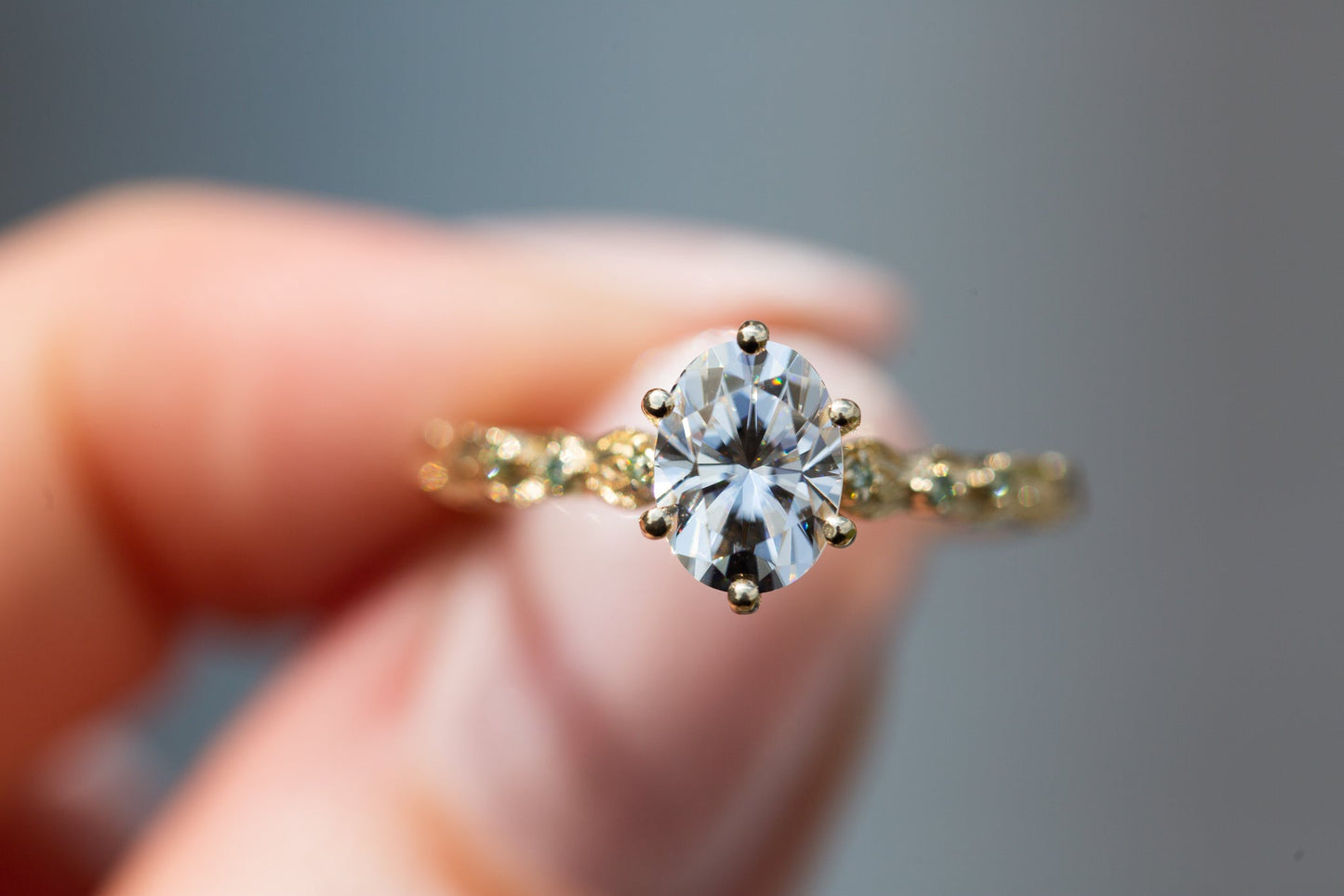 [Oramore Jewelry]Rowan setting with oval moissanite and mint diamonds