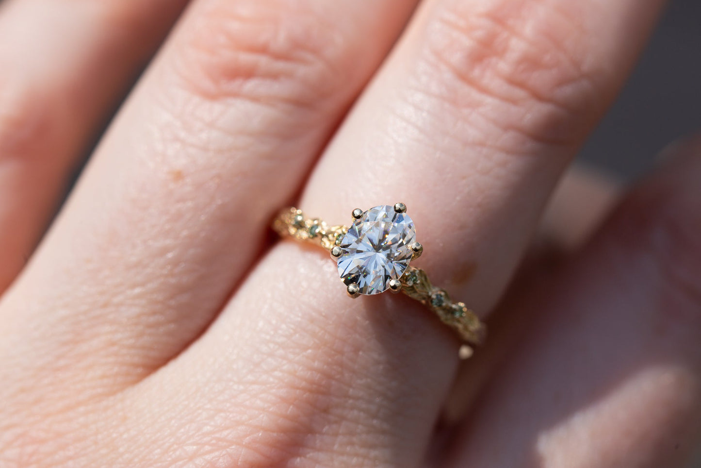 [Oramore Jewelry]Rowan setting with oval moissanite and mint diamonds