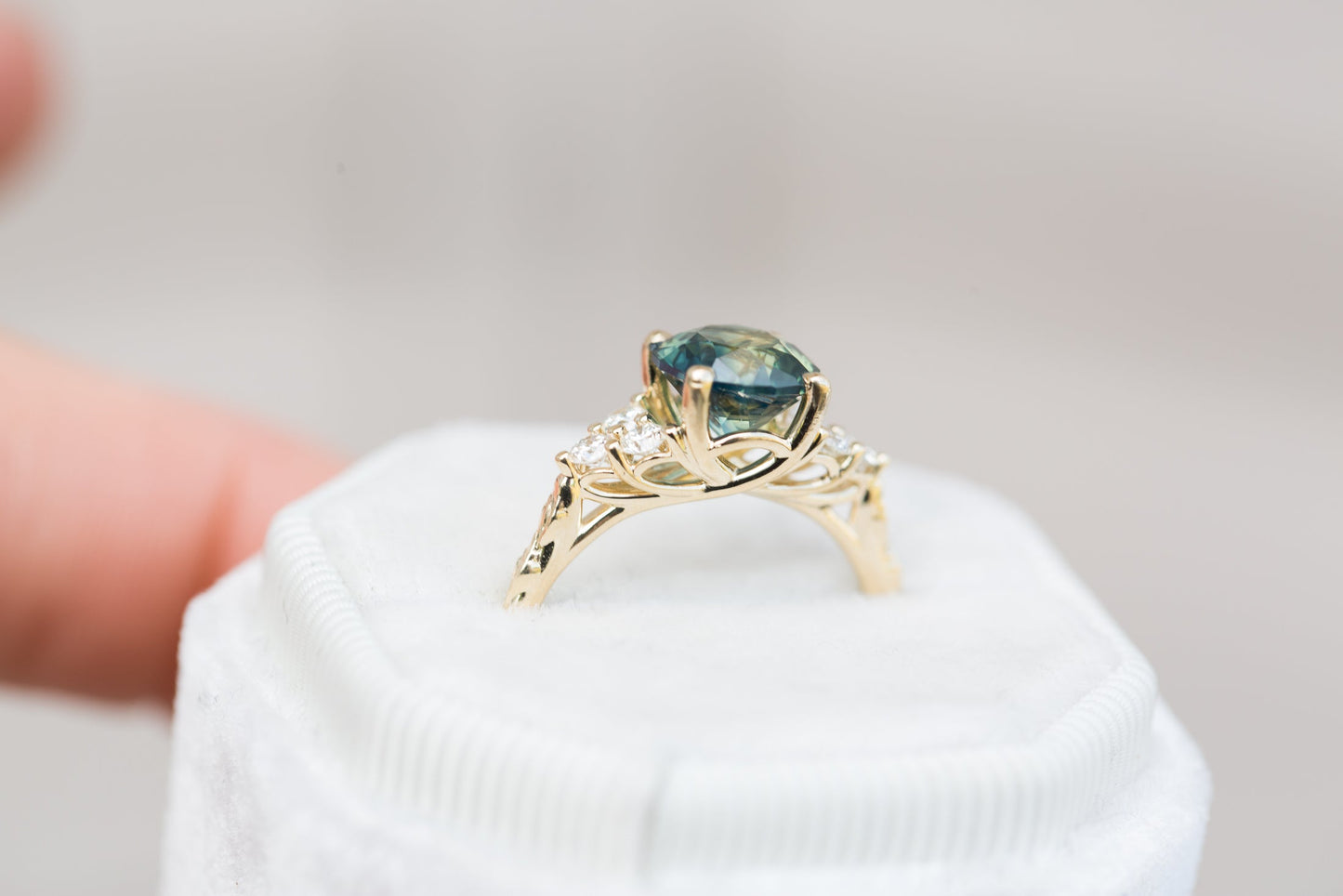 [Oramore Jewelry]2.4ct round teal sapphire cluster ring, seraphina setting moissanite