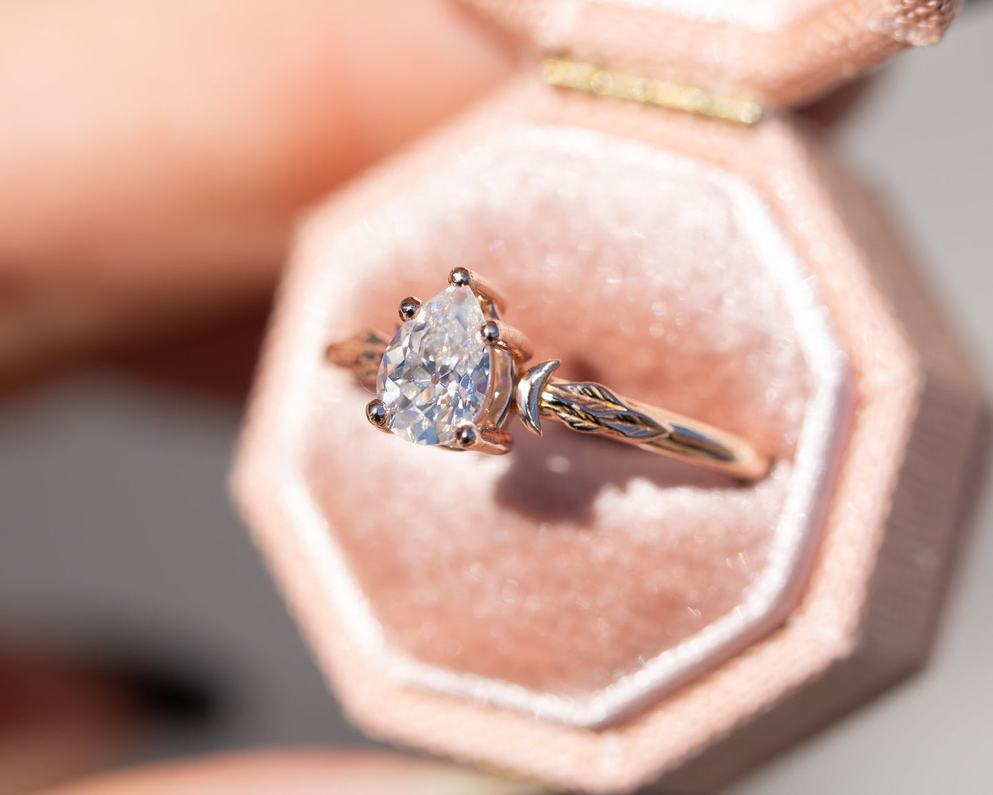 [Oramore Jewelry]Pear moissanite crescent moon leaf ring