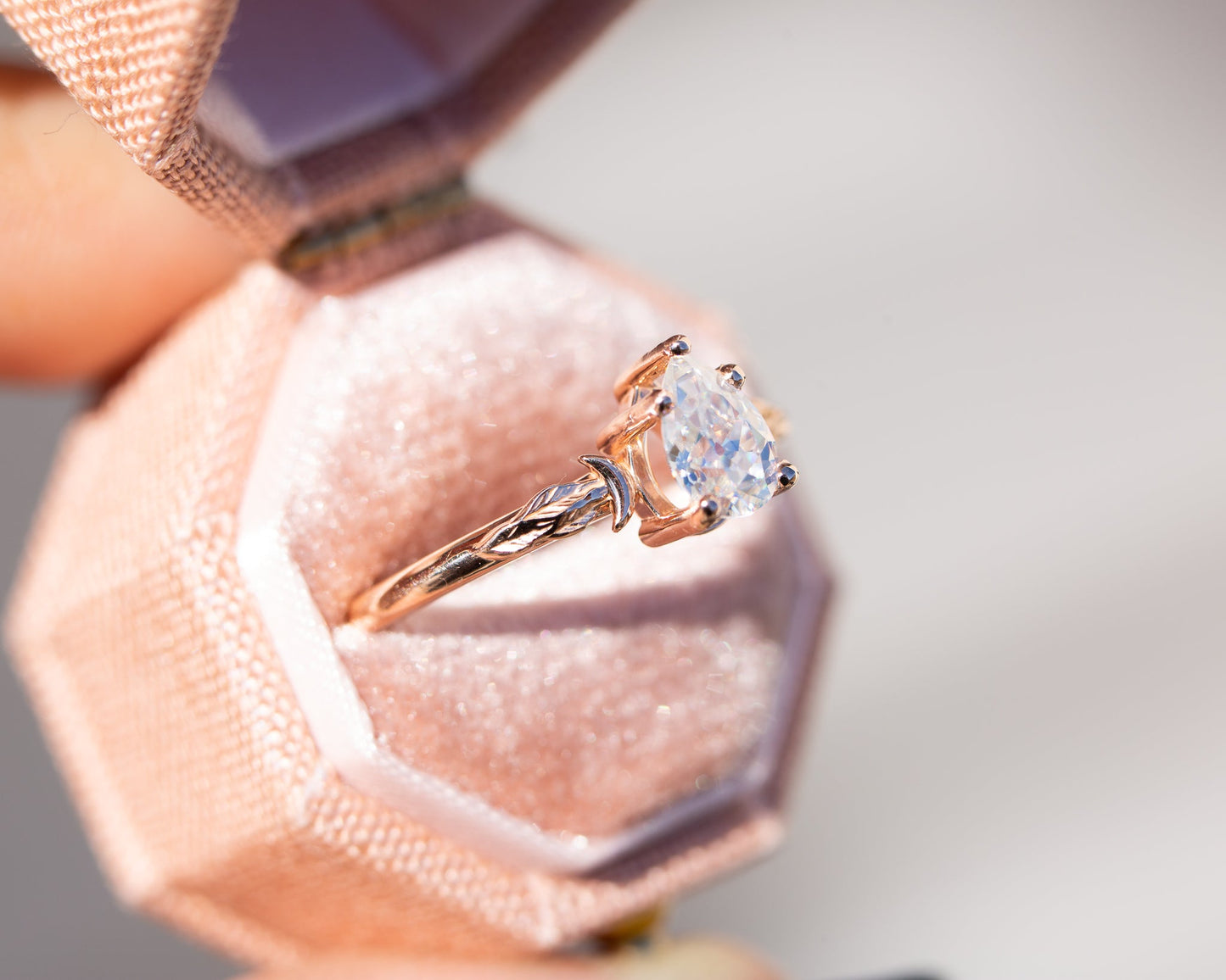 [Oramore Jewelry]Pear moissanite crescent moon leaf ring