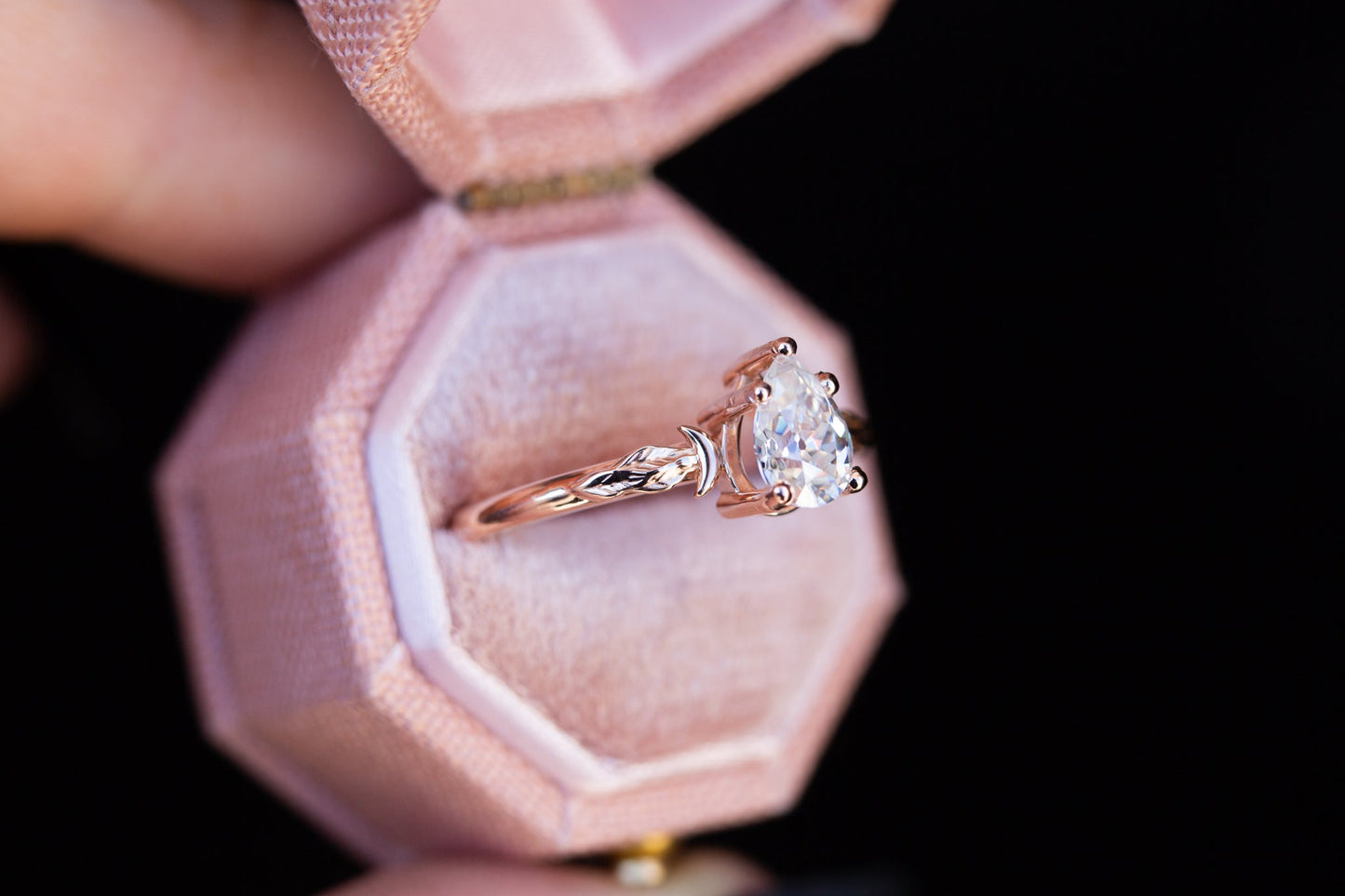 [Oramore Jewelry]Pear moissanite crescent moon leaf ring