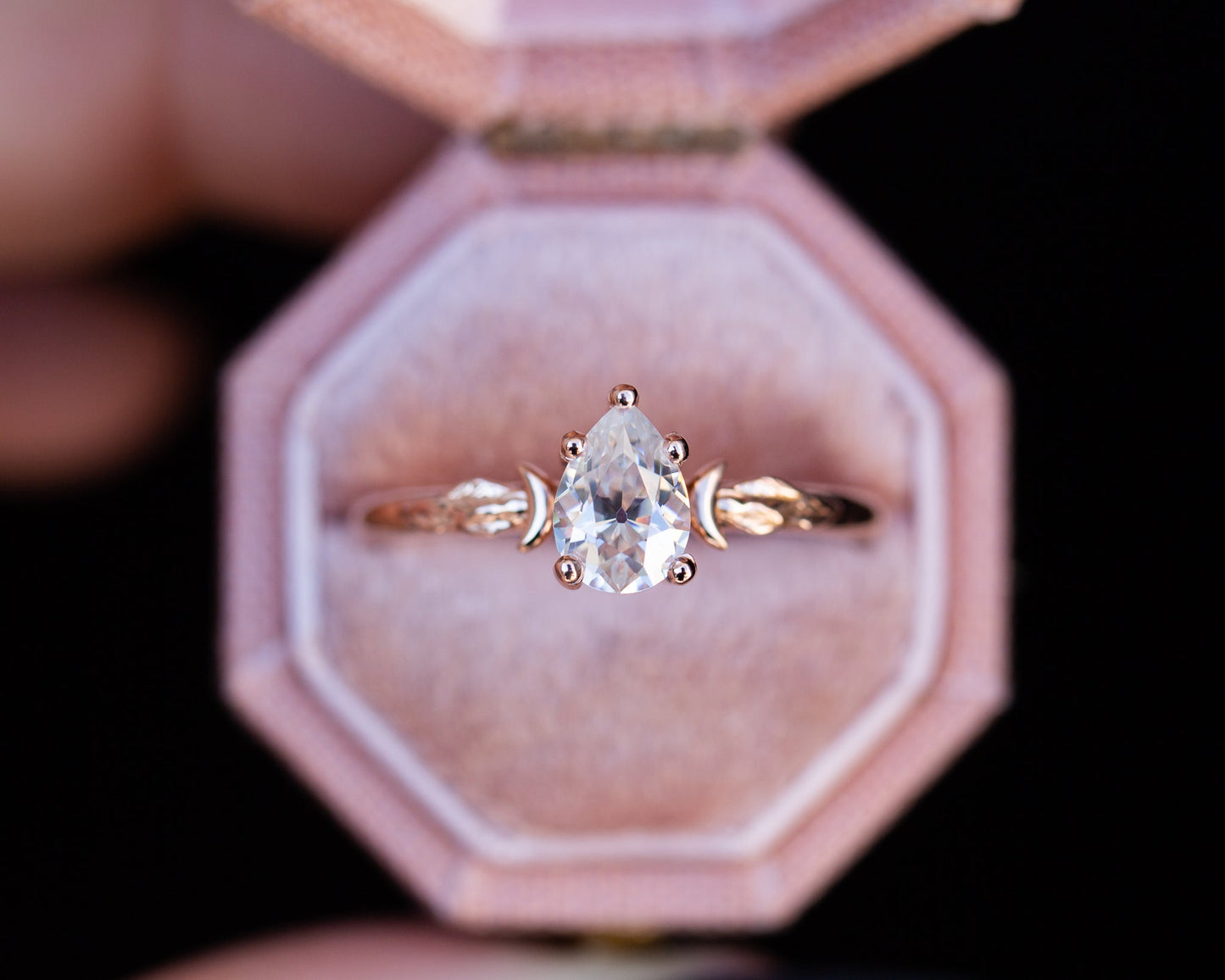 [Oramore Jewelry]Pear moissanite crescent moon leaf ring