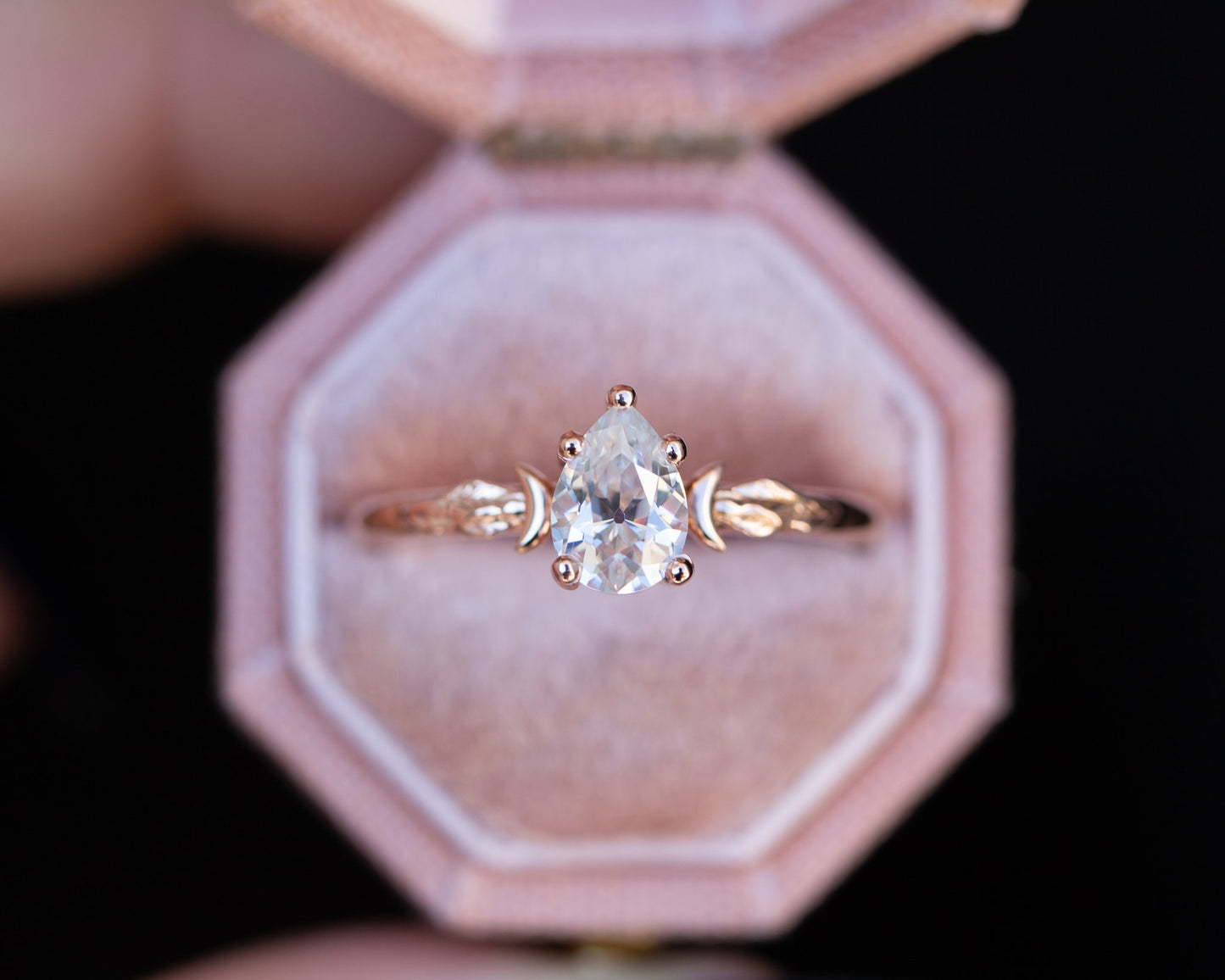 [Oramore Jewelry]Pear moissanite crescent moon leaf ring