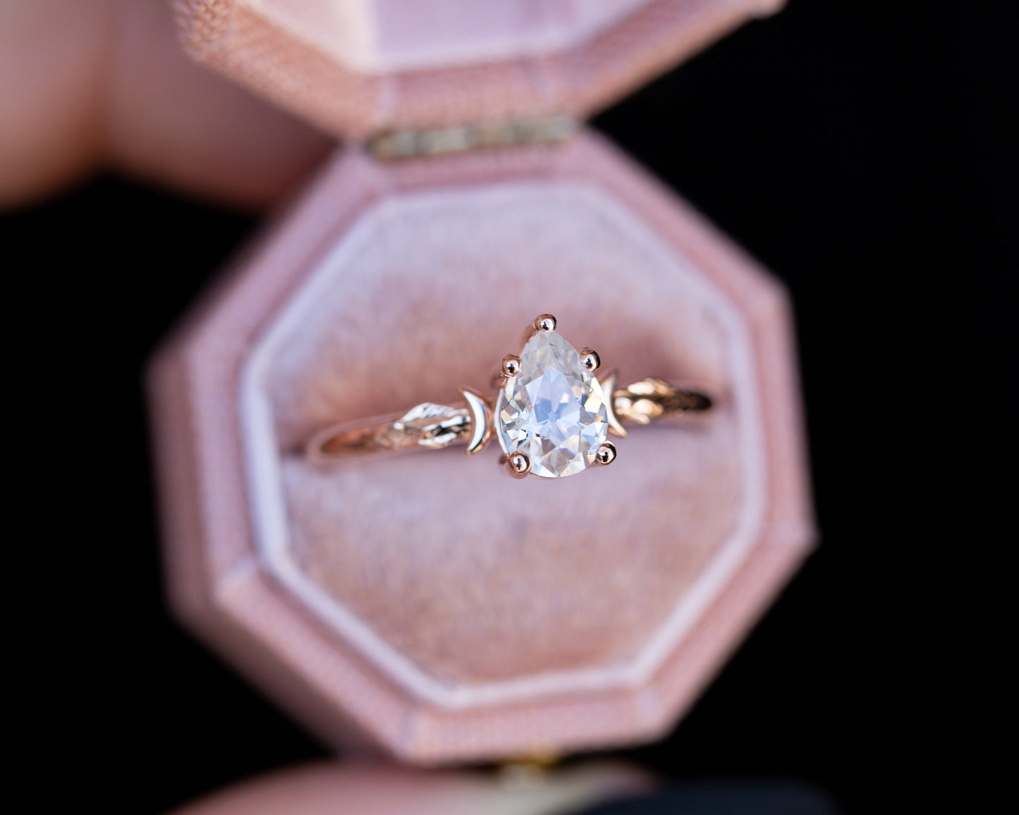 [Oramore Jewelry]Pear moissanite crescent moon leaf ring