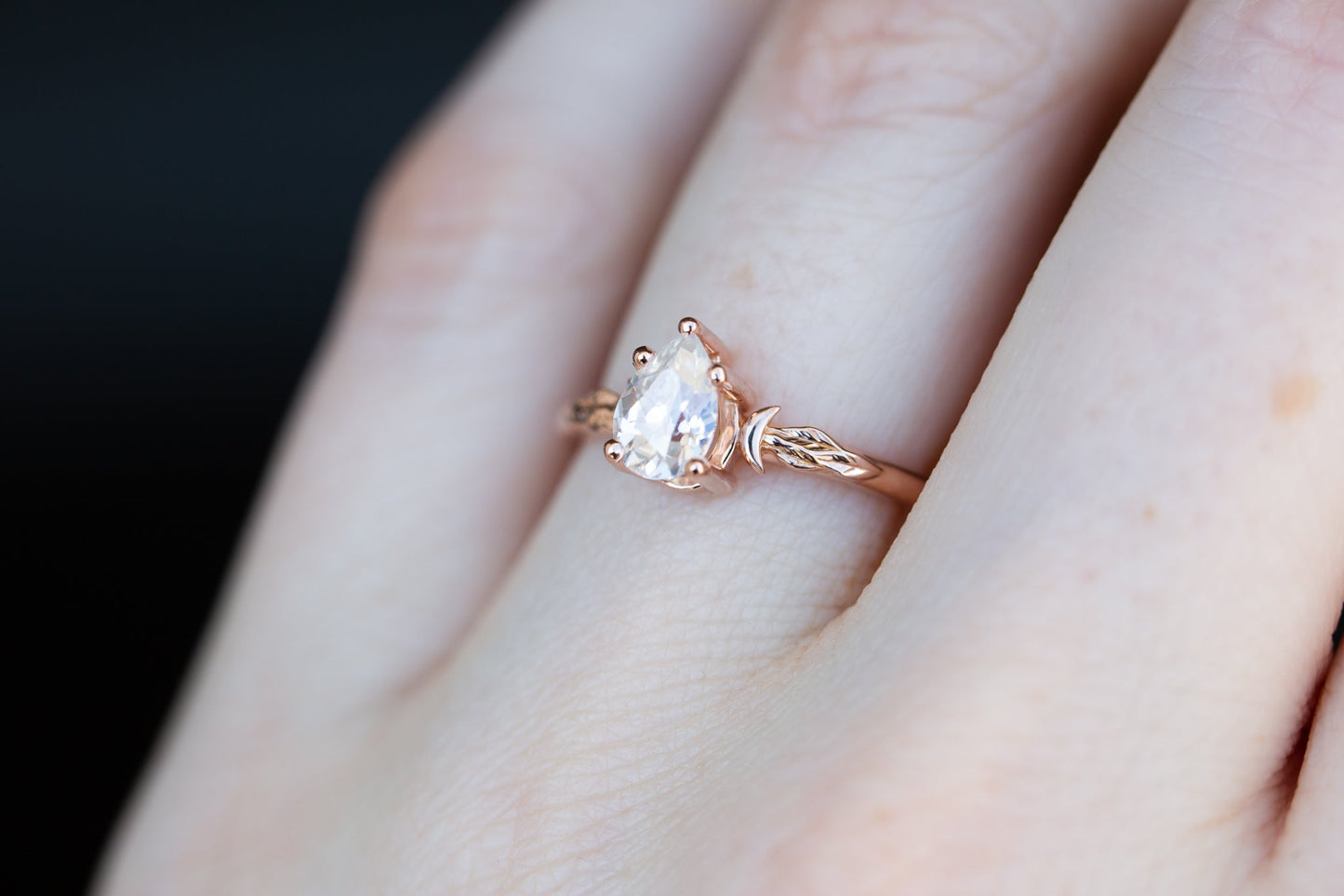 [Oramore Jewelry]Pear moissanite crescent moon leaf ring