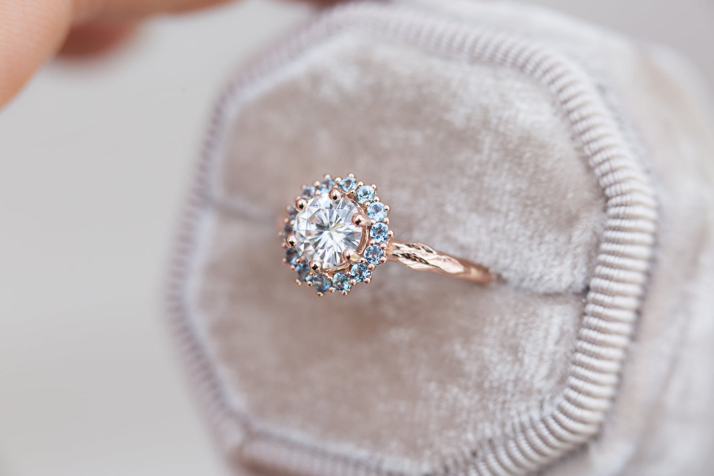 [Oramore Jewelry]Moissanite and aquamarine halo midsummer ring
