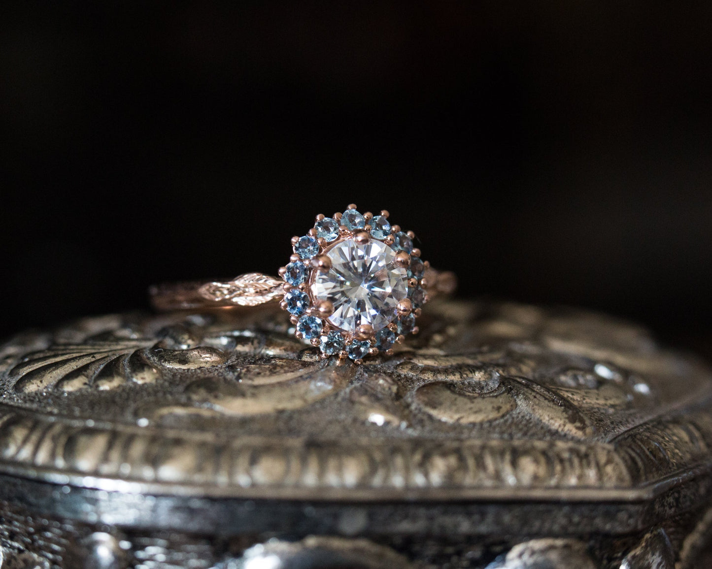 [Oramore Jewelry]Moissanite and aquamarine halo midsummer ring