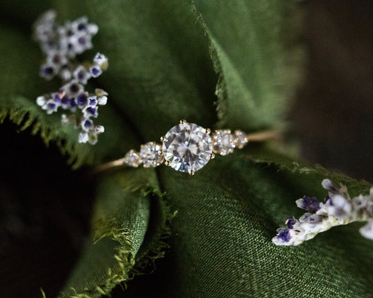 [Oramore Jewelry]Moissanite with round diamond side stones, five stone ring