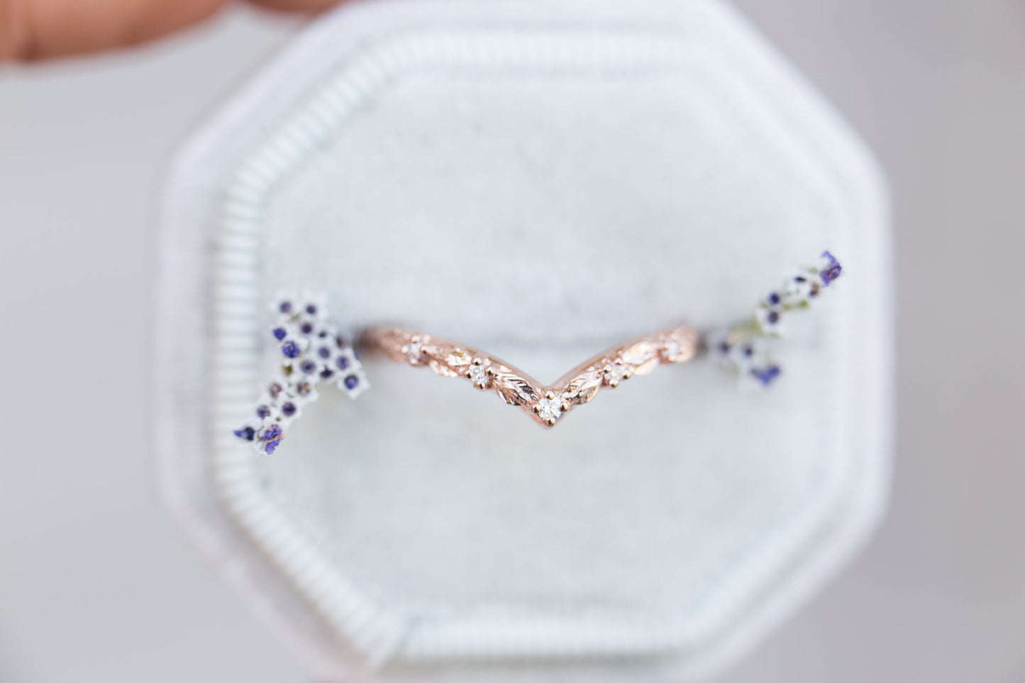 [Oramore Jewelry]Chevron leaf diamond wedding band