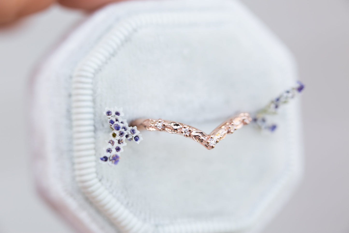 [Oramore Jewelry]Chevron leaf diamond wedding band