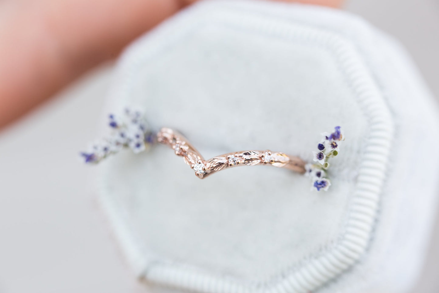 [Oramore Jewelry]Chevron leaf diamond wedding band