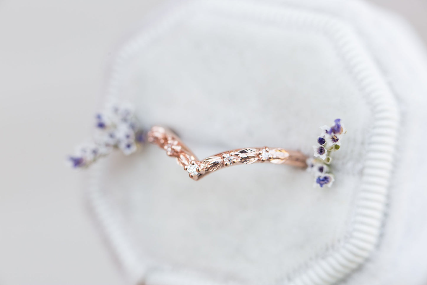 [Oramore Jewelry]Chevron leaf diamond wedding band
