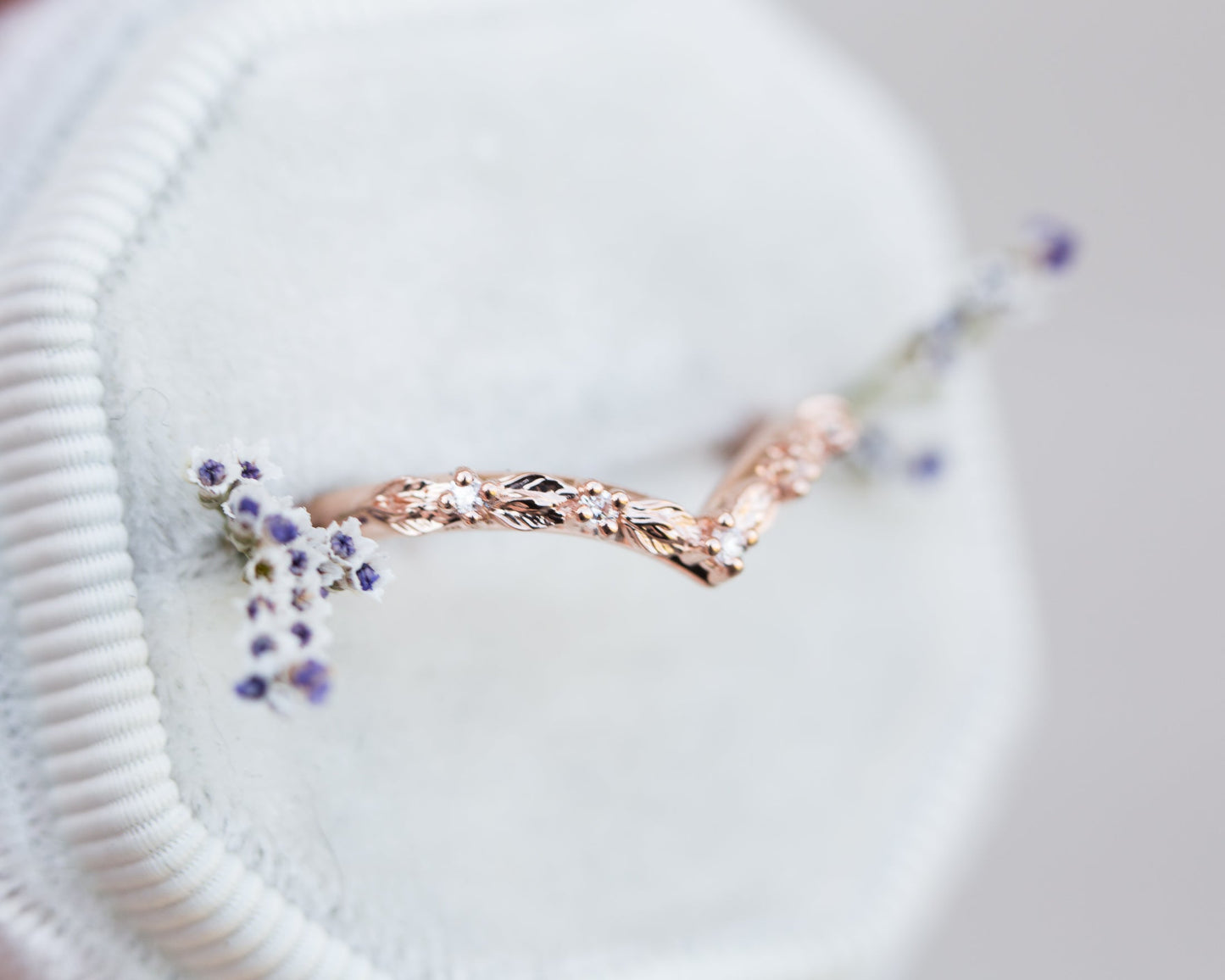 [Oramore Jewelry]Chevron leaf diamond wedding band