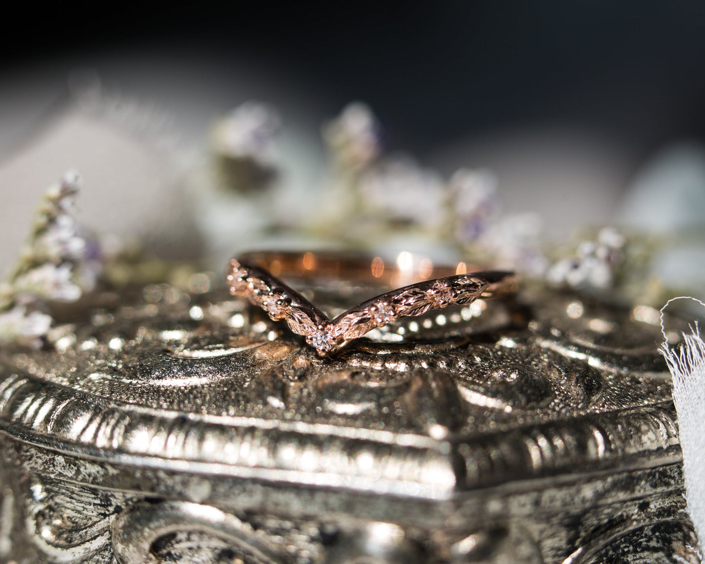 [Oramore Jewelry]Chevron leaf diamond wedding band