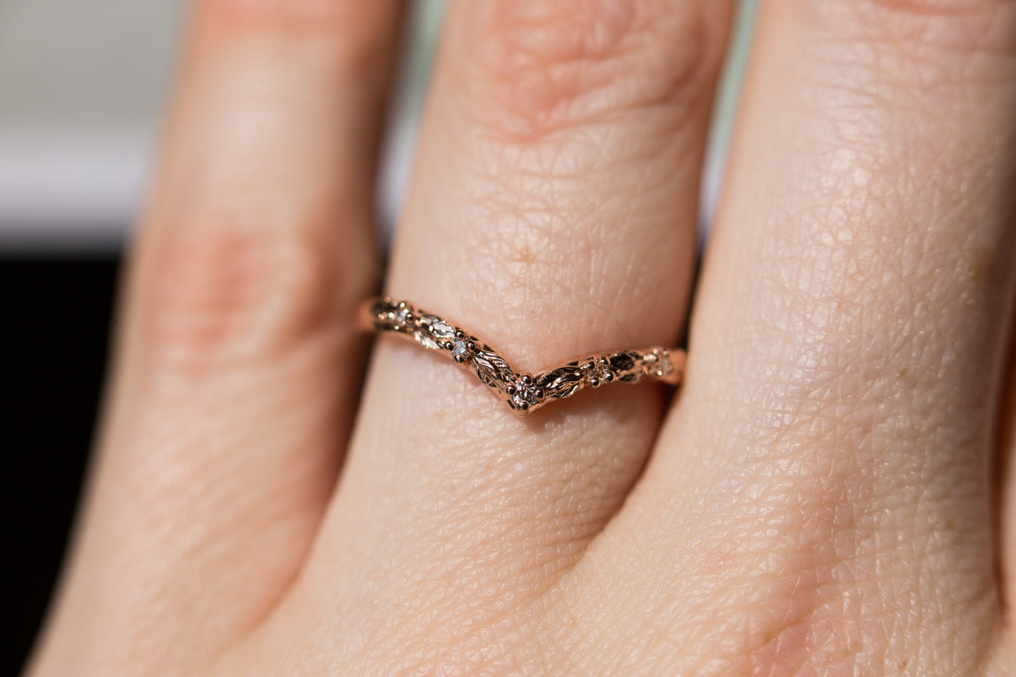 [Oramore Jewelry]Chevron leaf diamond wedding band