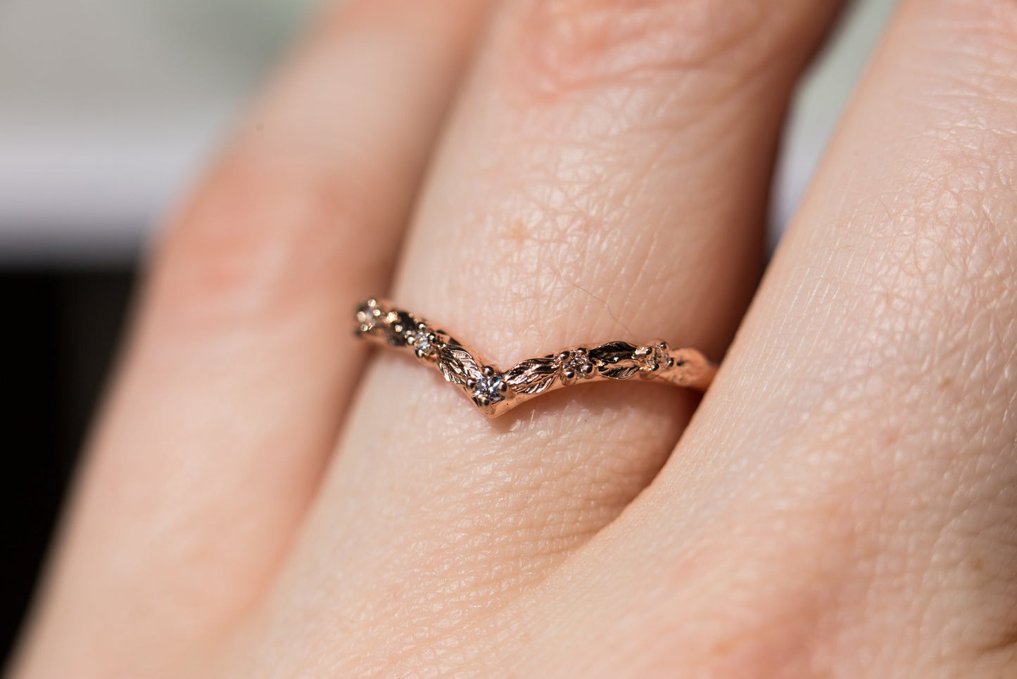 [Oramore Jewelry]Chevron leaf diamond wedding band