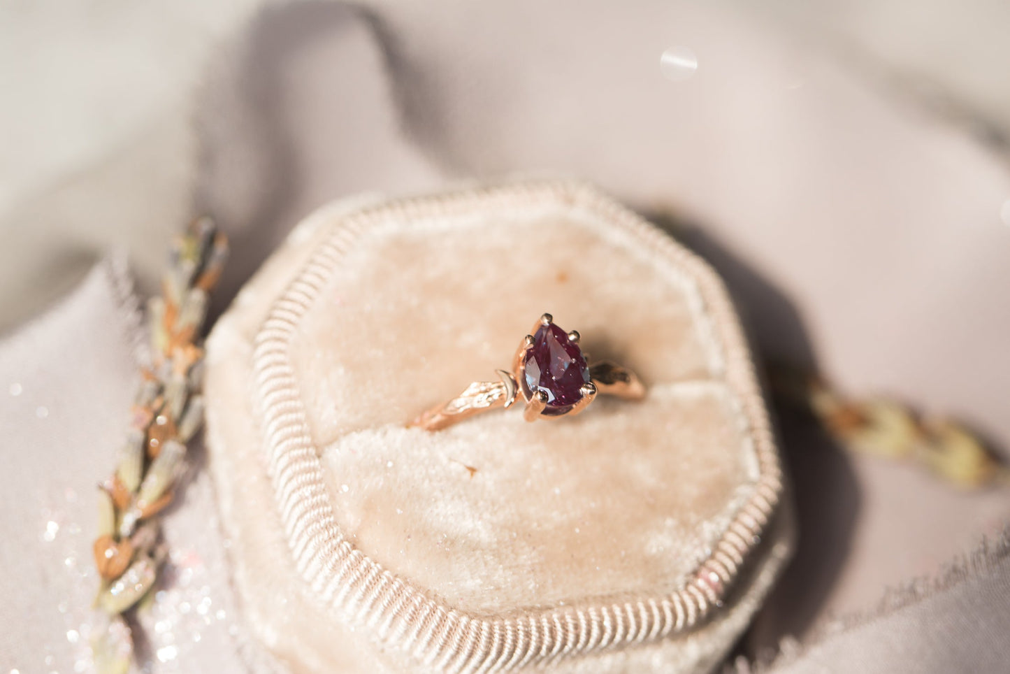 [Oramore Jewelry]Pear alexandrite crescent moon leaf ring