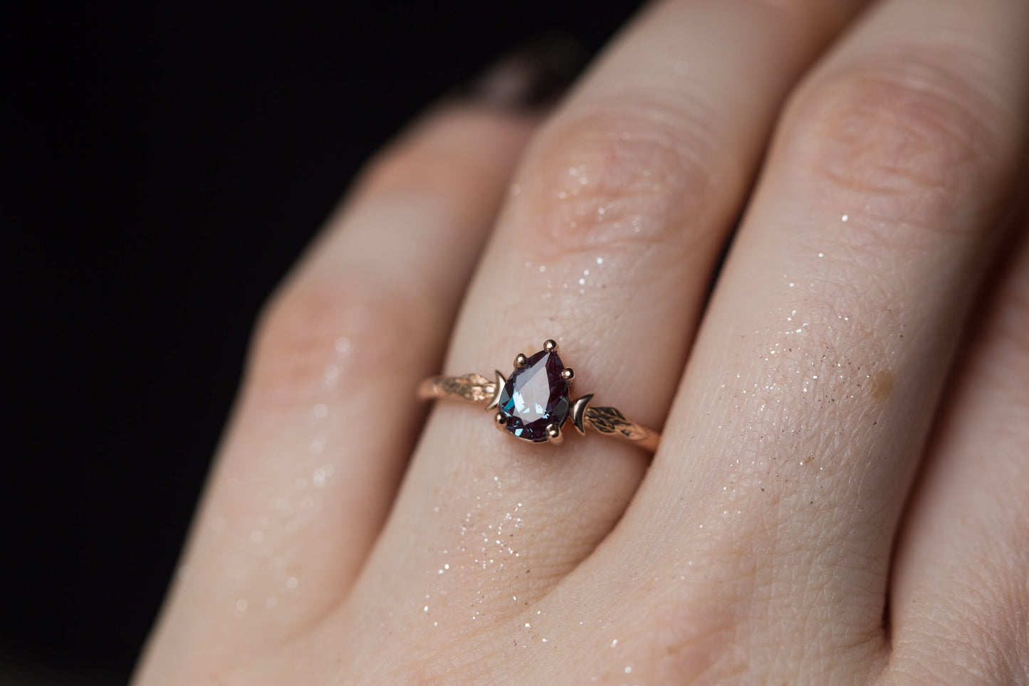 [Oramore Jewelry]Pear alexandrite crescent moon leaf ring