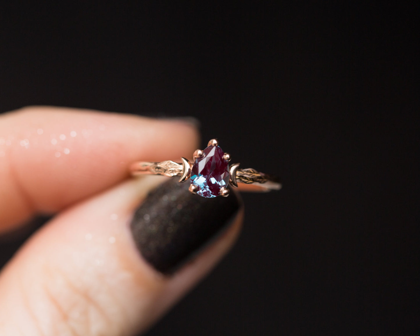 [Oramore Jewelry]Pear alexandrite crescent moon leaf ring