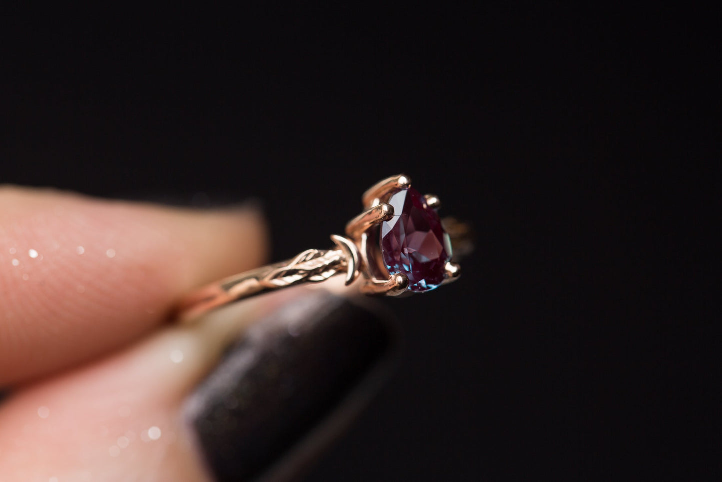 [Oramore Jewelry]Pear alexandrite crescent moon leaf ring
